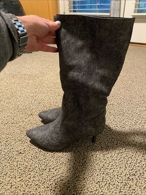 Classic Pointed-Toe Knee-High Heeled Boots - Gray